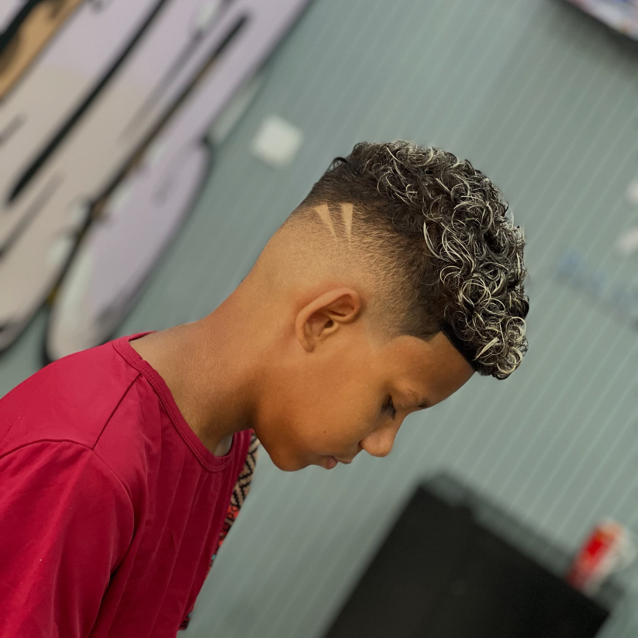 Corte de cabelo estilo afro com fade