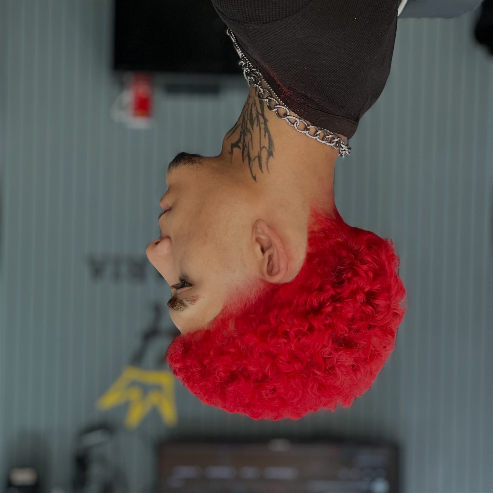 Cliente na cadeira da barbearia
