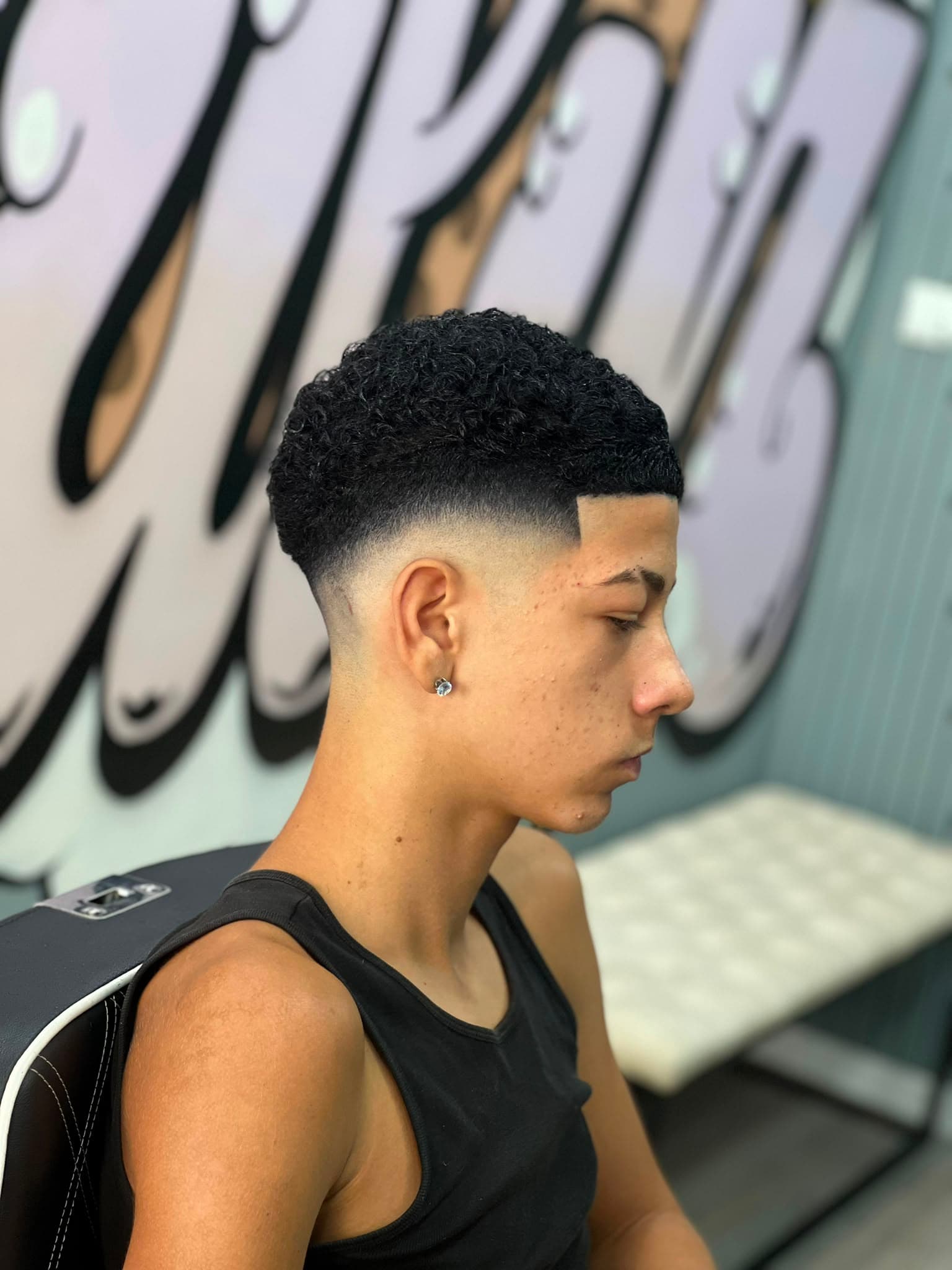 Cliente na cadeira da barbearia